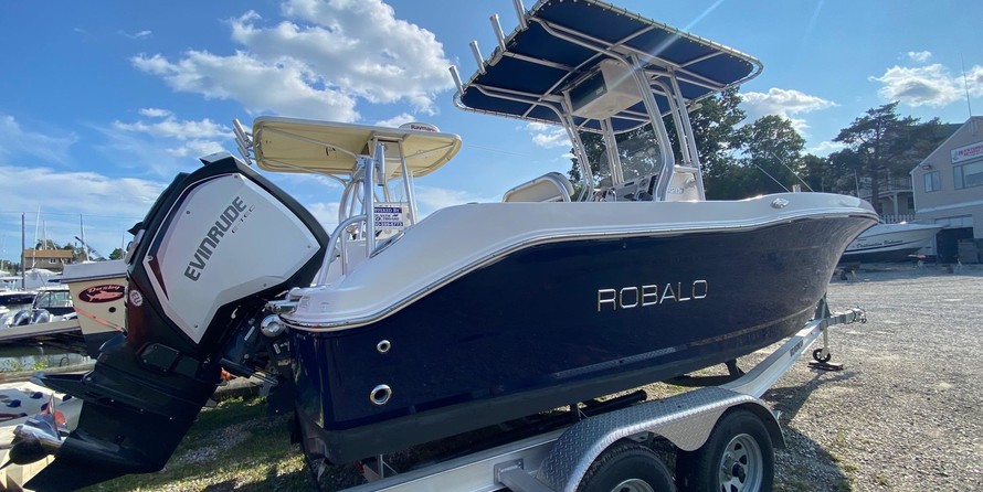 Robalo r200