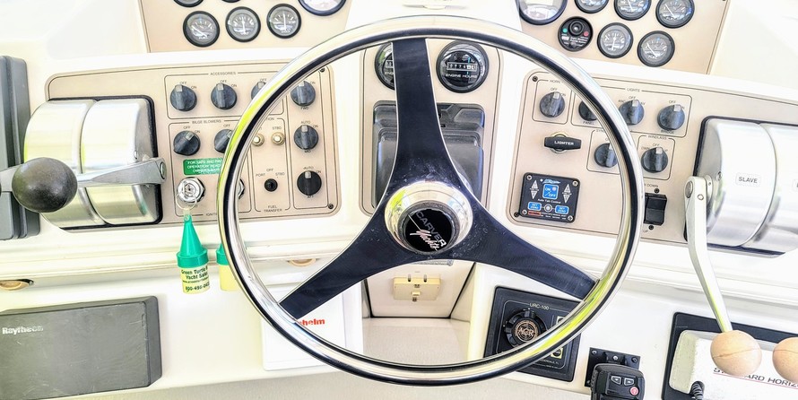 Carver 41 Cockpit Motor Yacht