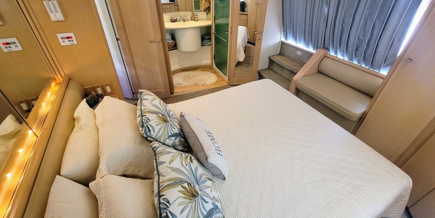 Carver 41 Cockpit Motor Yacht