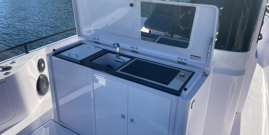 Axopar 28 Cabin