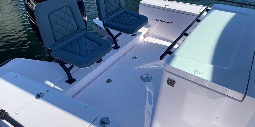 Axopar 28 Cabin