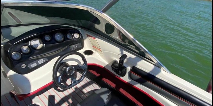 Sea ray 230 signature bowrider