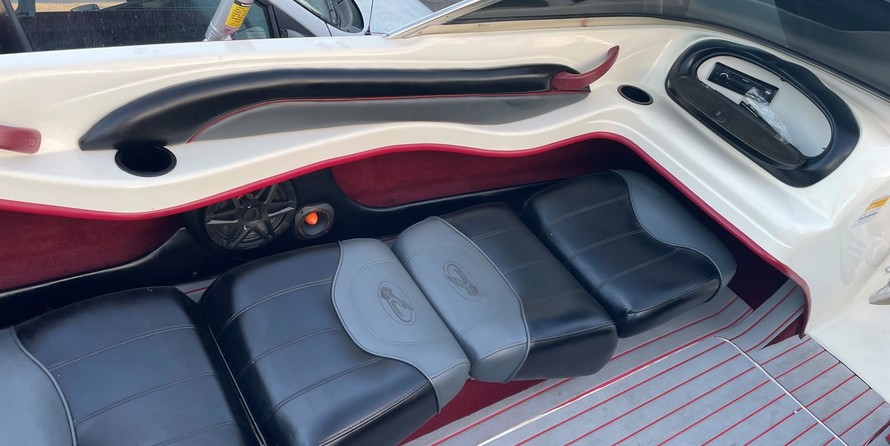 Sea ray 230 signature bowrider