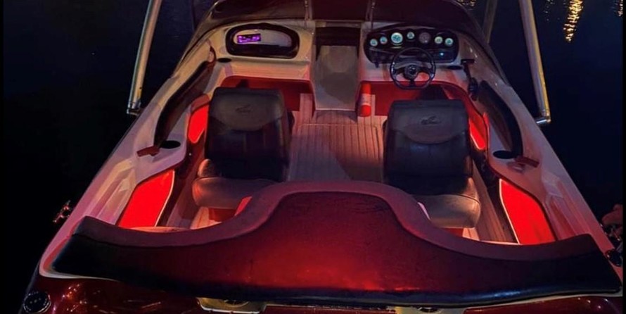 Sea ray 230 signature bowrider