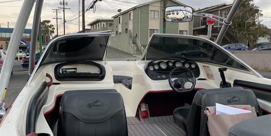 Sea ray 230 signature bowrider