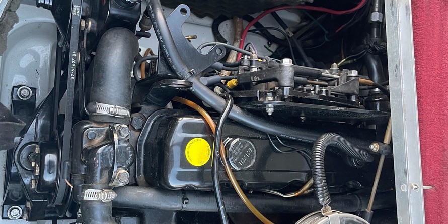 Sea ray 230 signature bowrider