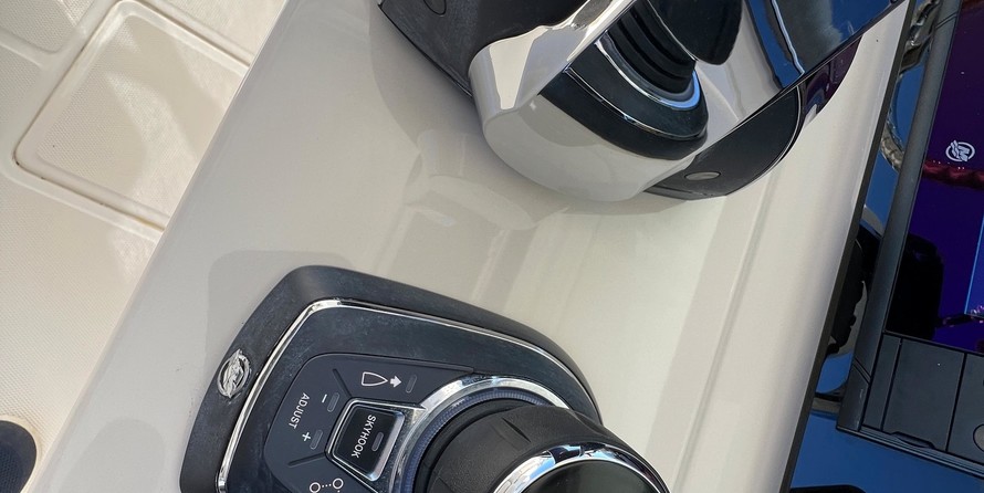 Boston Whaler 330 Outrage