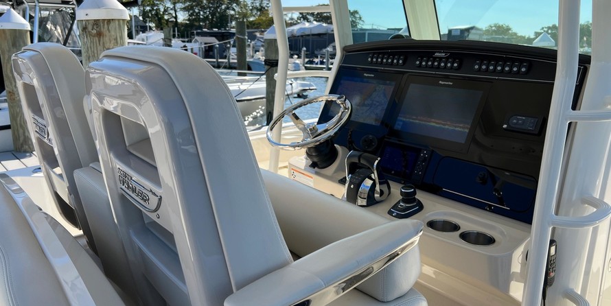 Boston Whaler 330 Outrage