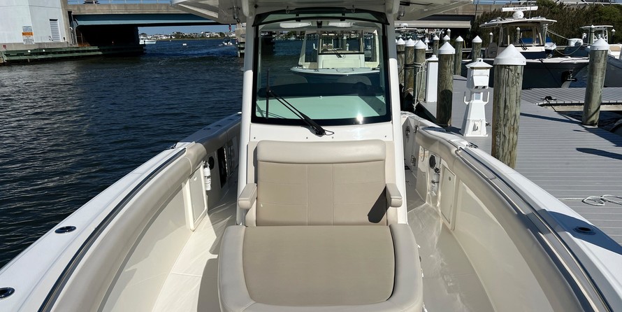 Boston Whaler 330 Outrage