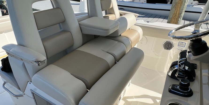 Boston Whaler 330 Outrage