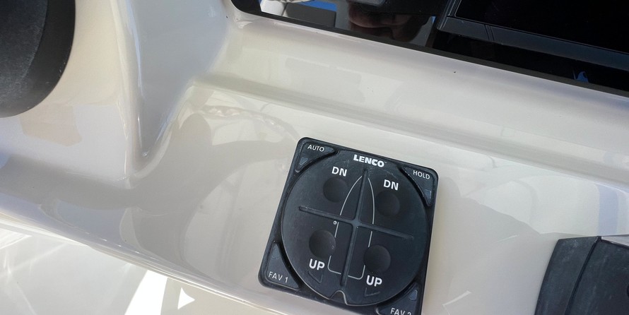 Boston Whaler 330 Outrage