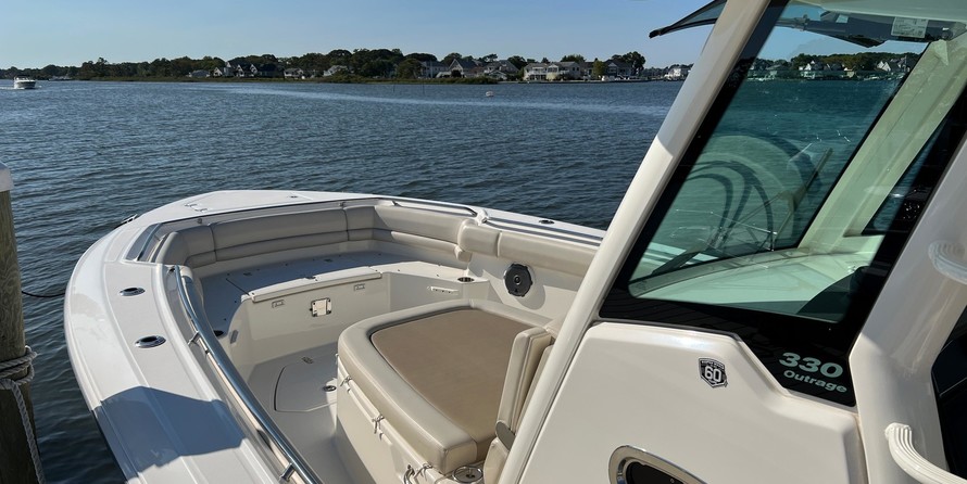 Boston Whaler 330 Outrage