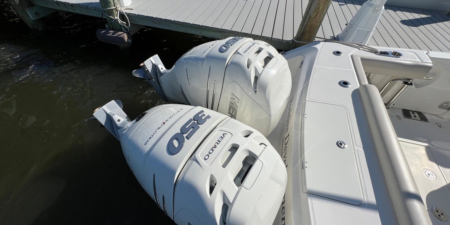 Boston Whaler 330 Outrage