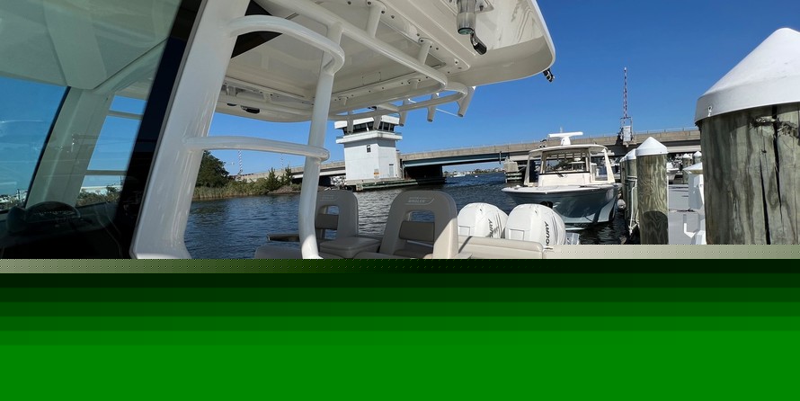 Boston Whaler 330 Outrage