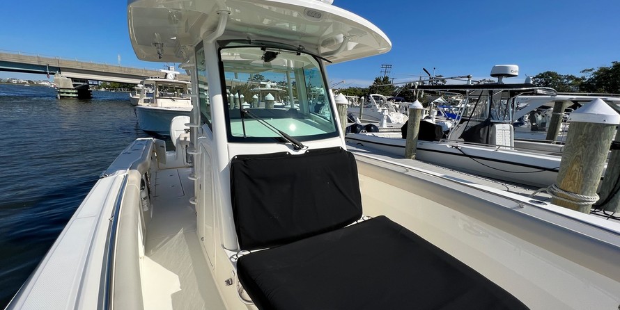 Boston Whaler 330 Outrage