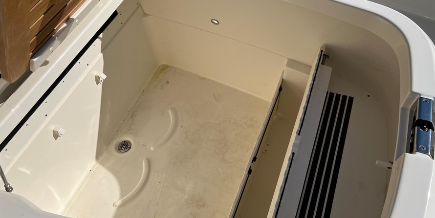 Boston Whaler 330 Outrage