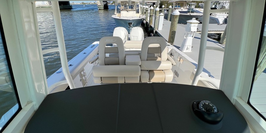 Boston Whaler 330 Outrage