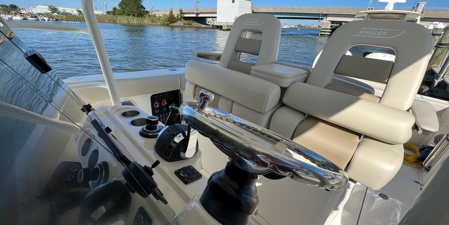 Boston Whaler 330 Outrage