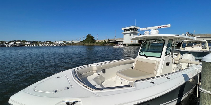 Boston Whaler 330 Outrage