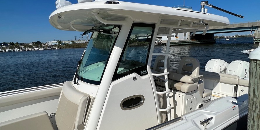 Boston Whaler 330 Outrage