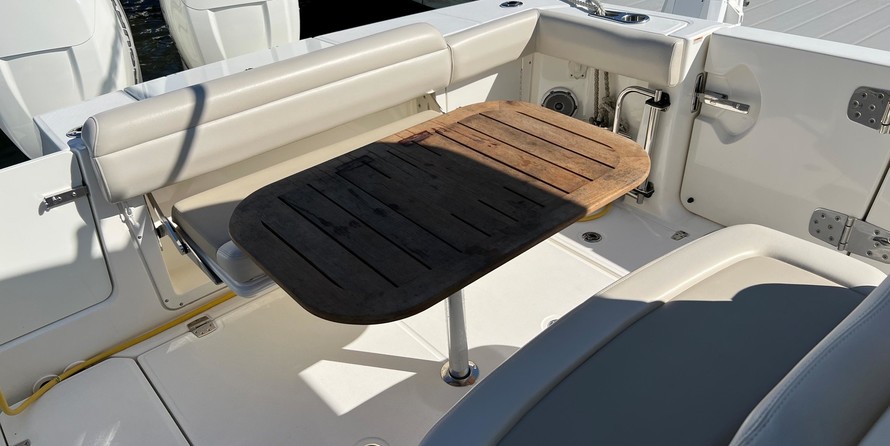Boston Whaler 330 Outrage