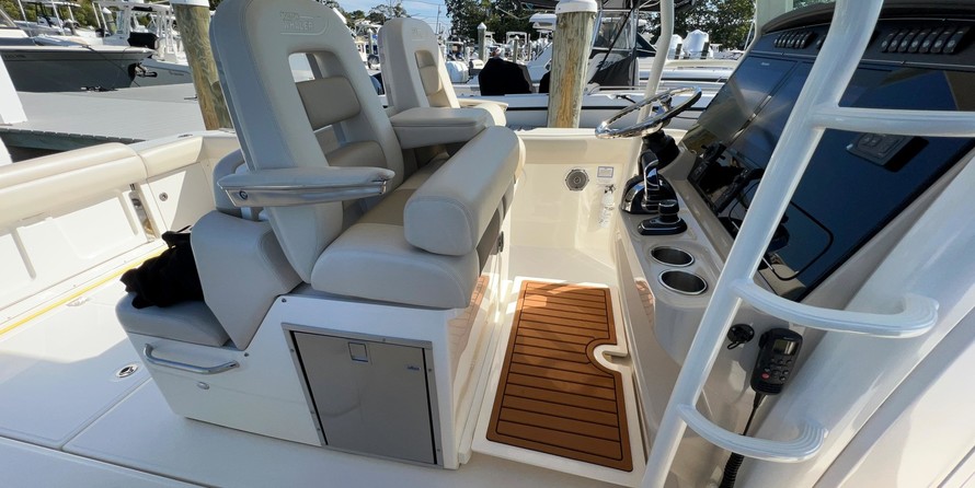 Boston Whaler 330 Outrage