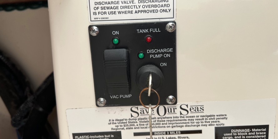 Boston Whaler 330 Outrage