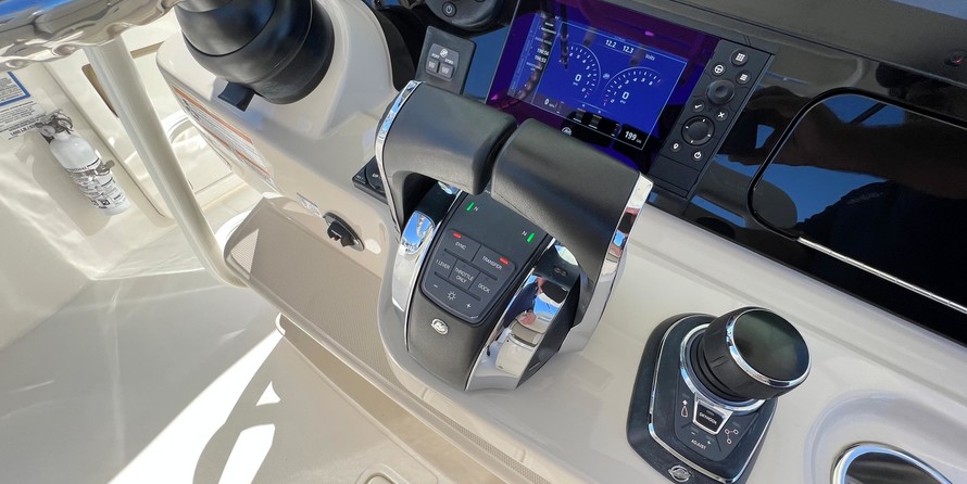 Boston Whaler 330 Outrage