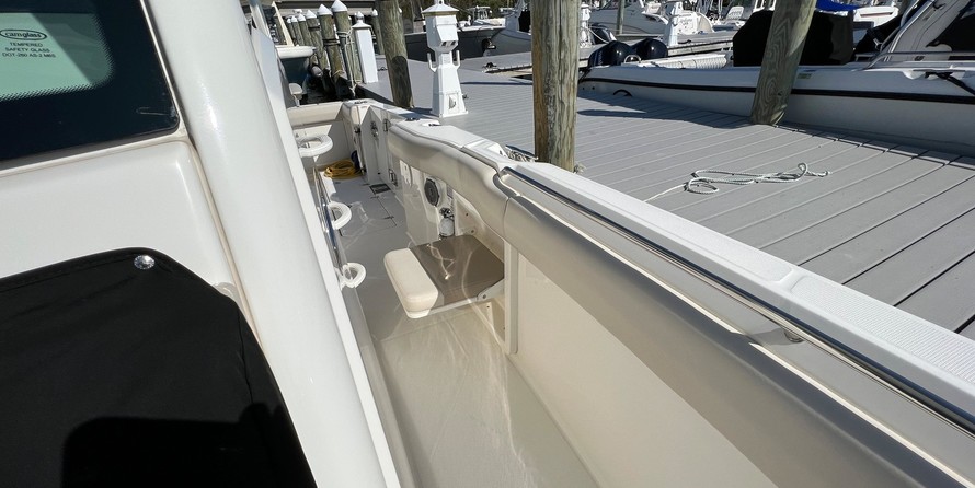Boston Whaler 330 Outrage
