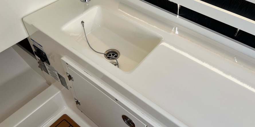 Boston Whaler 330 Outrage