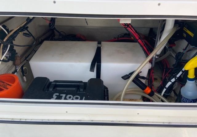 Pursuit 2870 center console