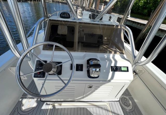 Pursuit 2870 center console
