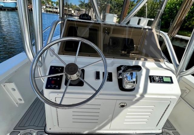 Pursuit 2870 center console