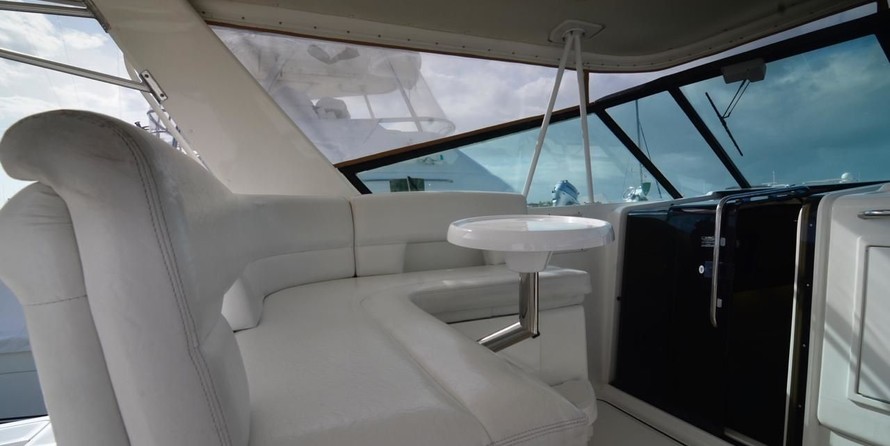 Tiara 42