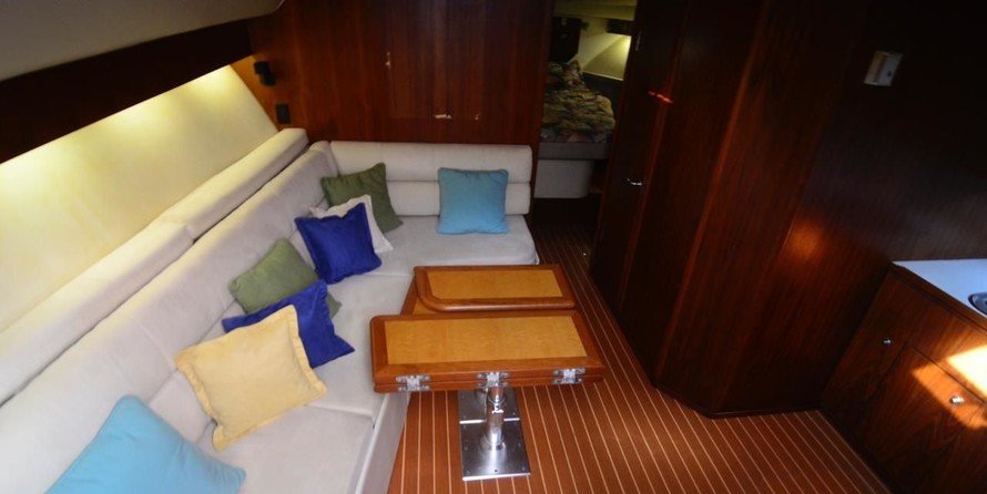 Tiara 42