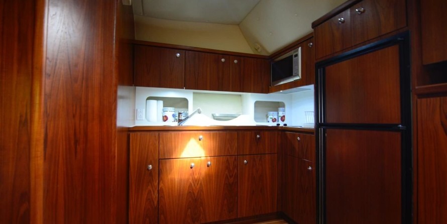 Tiara 42