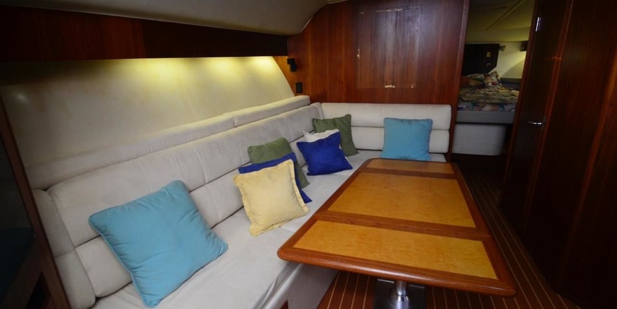 Tiara 42