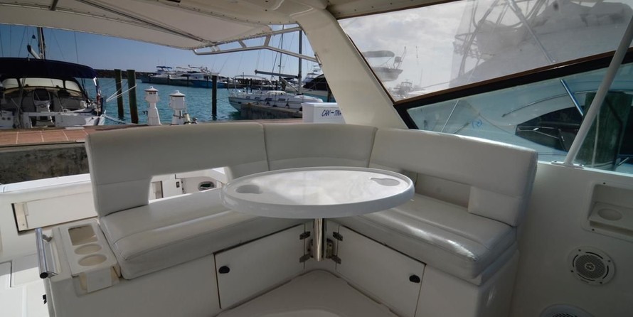 Tiara 42