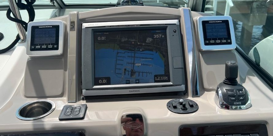 Chaparral 330 Signature