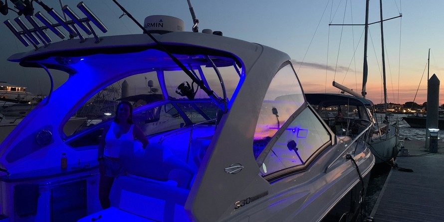 Chaparral 330 Signature