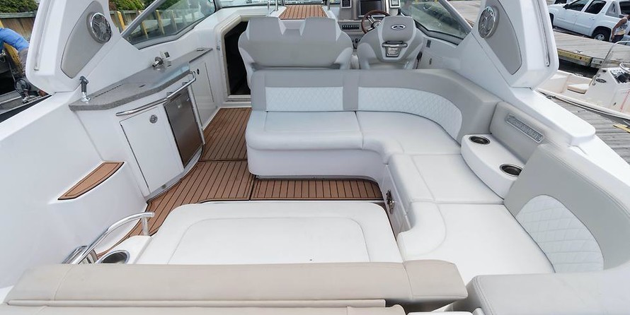 Chaparral 330 Signature