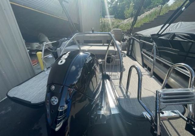 60 x 16 tri-toon passenger vessel