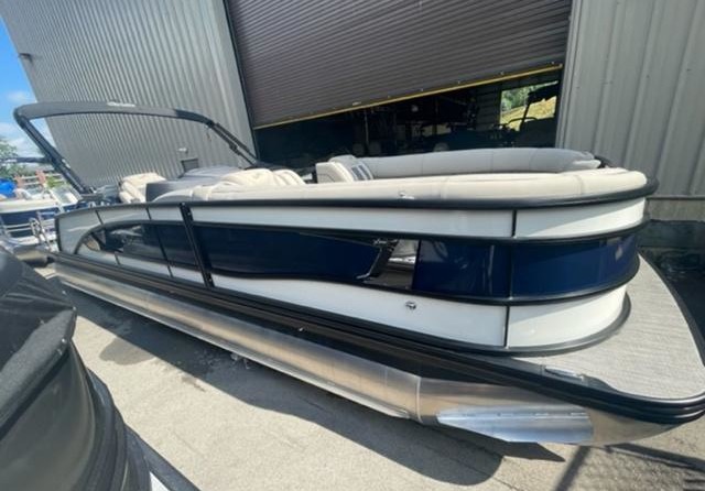 60 x 16 tri-toon passenger vessel