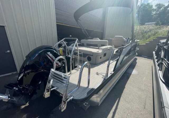 60 x 16 tri-toon passenger vessel