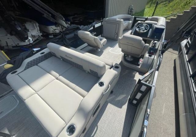 60 x 16 tri-toon passenger vessel