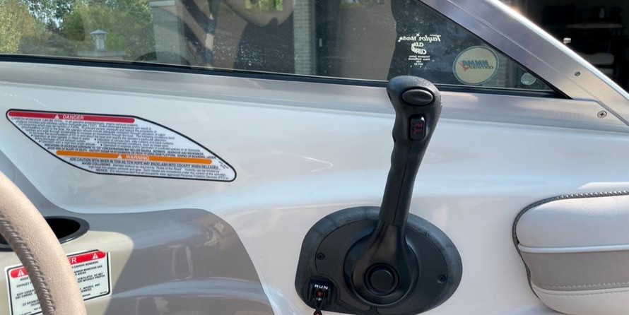 Sea ray 260 bow rider select