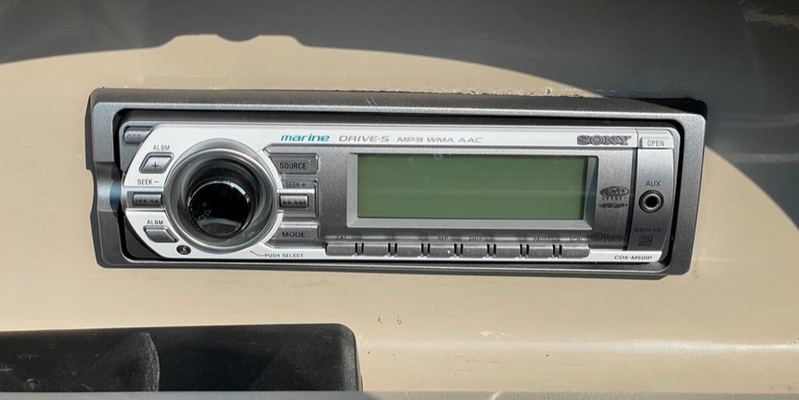 Sea ray 260 bow rider select