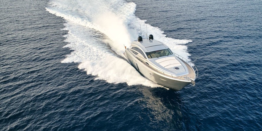 Pershing 72