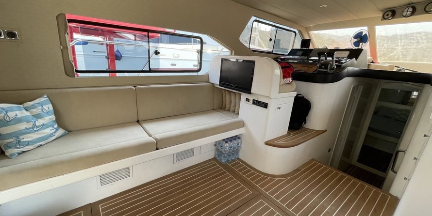 Custom built motor yacht 32m