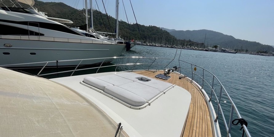 Custom built motor yacht 32m